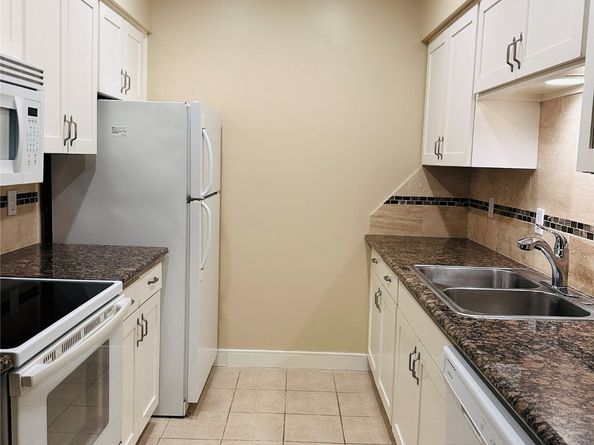 2224 S Piney Point Road 114, Houston TX 77063