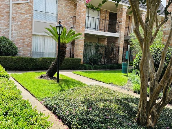2224 S Piney Point Road 114, Houston TX 77063