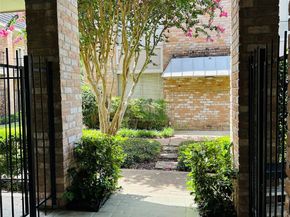2224 S Piney Point Road 114, Houston TX 77063