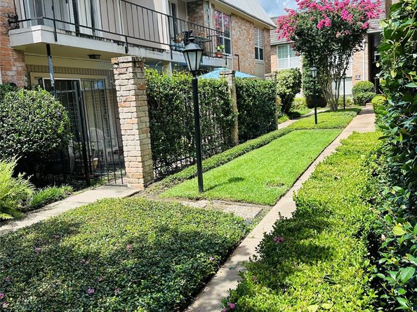 2224 S Piney Point Road 114, Houston TX 77063