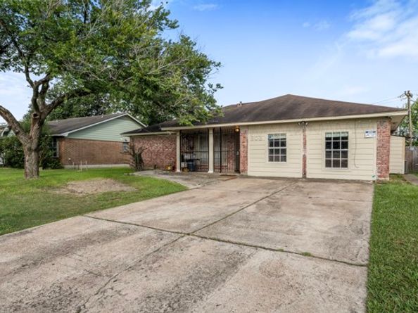 806 Coolwood Drive, Houston TX 77013