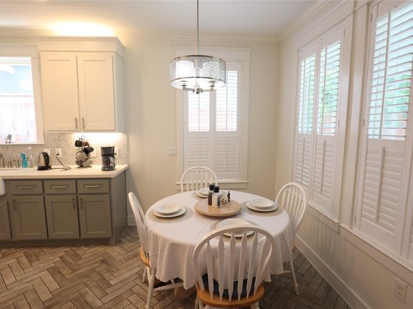 212 Greenwood Street, Houston TX 77011