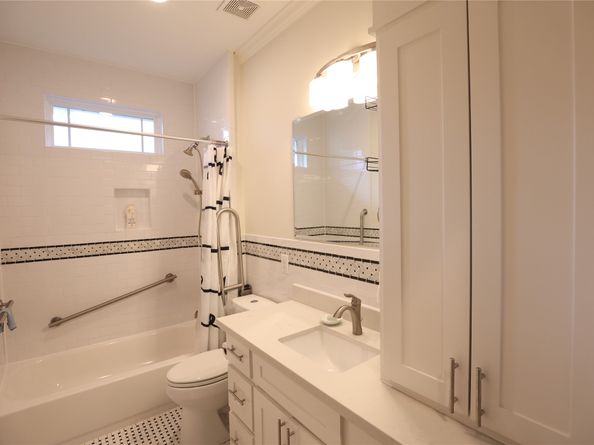 212 Greenwood Street, Houston TX 77011