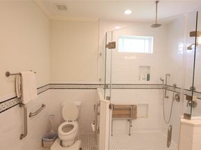 212 Greenwood Street, Houston TX 77011