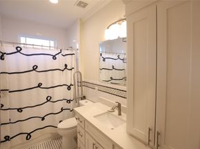 212 Greenwood Street, Houston TX 77011