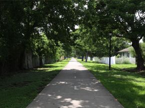 212 Greenwood Street, Houston TX 77011