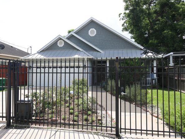 212 Greenwood Street, Houston TX 77011