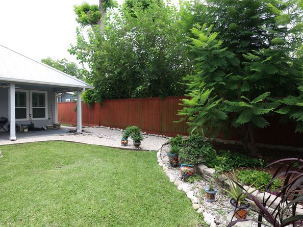 212 Greenwood Street, Houston TX 77011