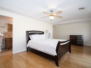 5201 Chapman Street, Houston TX 77009