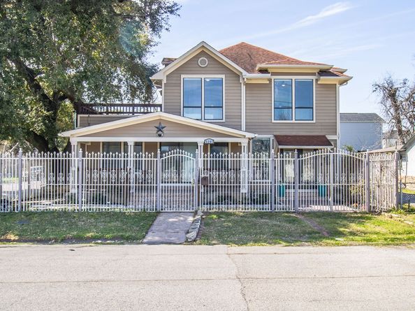 5201 Chapman Street, Houston TX 77009