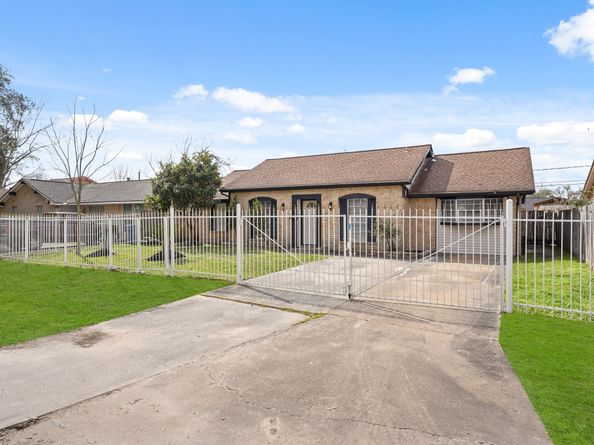 9231 Cobbleshire Drive, Houston TX 77037