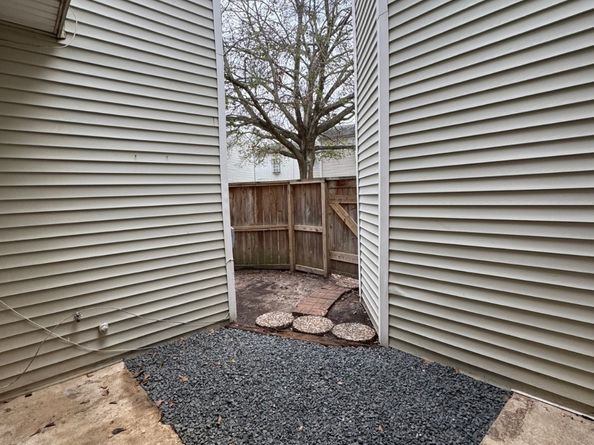 9809 Richmond Avenue J1, Houston TX 77042