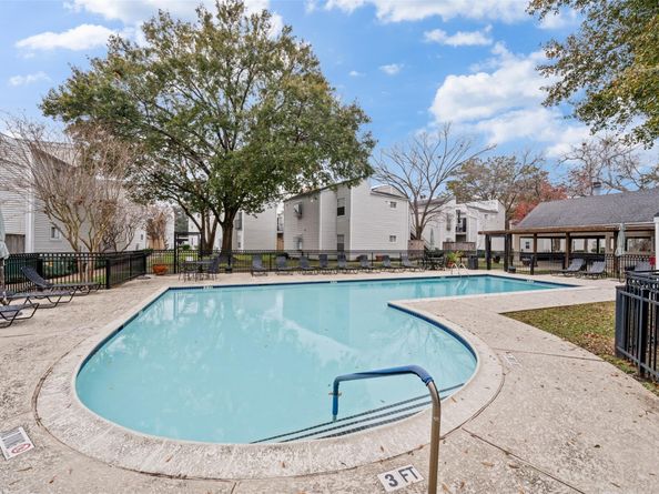 9809 Richmond Avenue J1, Houston TX 77042