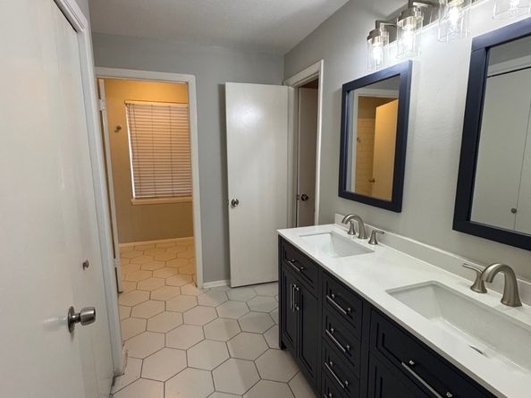 9809 Richmond Avenue J1, Houston TX 77042