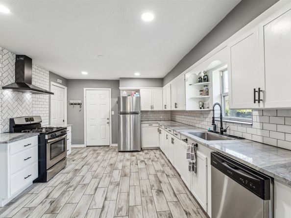 9330 E Avenue L, Houston TX 77012