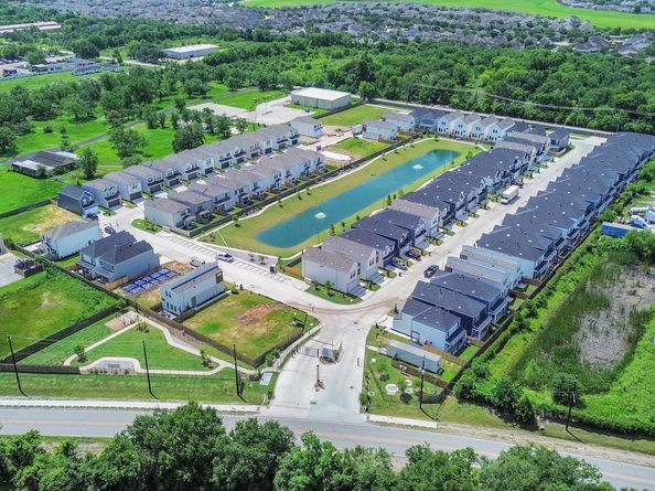 3015 Pelon Cay Drive, Houston TX 77047