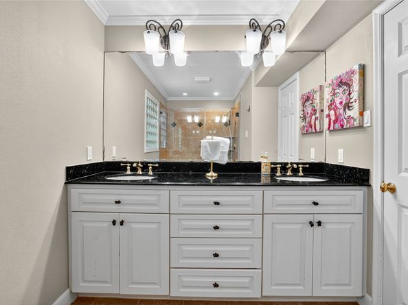 11010 Hedwig Green Street, Hunters Creek Village TX 77024