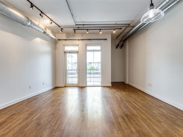 1616 Fountain View Drive 202, Houston TX 77057