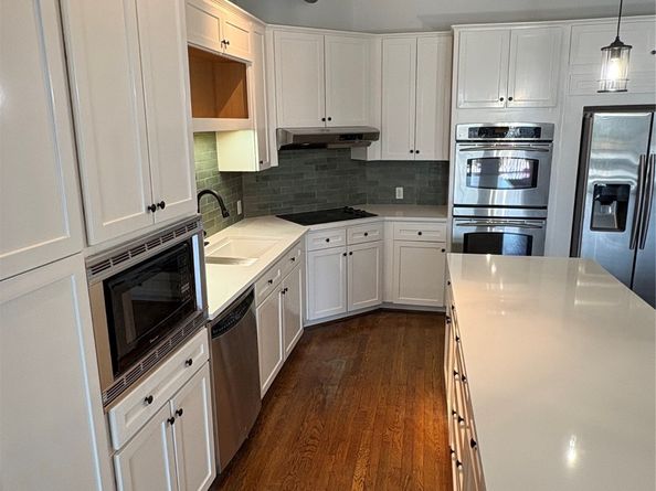 1616 Fountain View Drive 202, Houston TX 77057