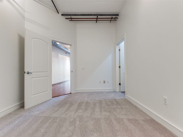 1616 Fountain View Drive 202, Houston TX 77057