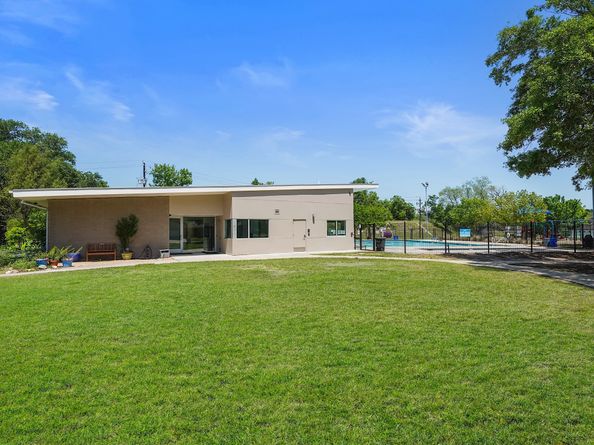 910 Enclave Parkway, Houston TX 77077