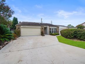 910 Enclave Parkway, Houston TX 77077