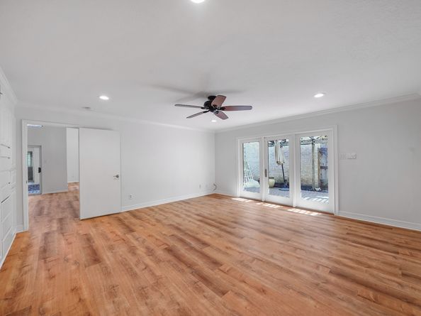910 Enclave Parkway, Houston TX 77077