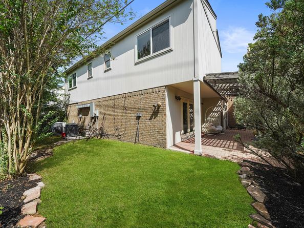 910 Enclave Parkway, Houston TX 77077