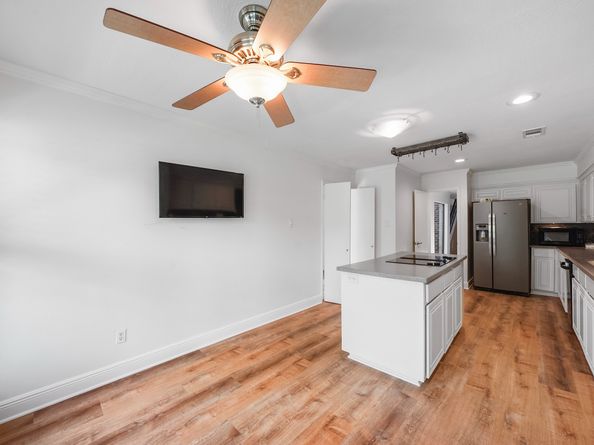 910 Enclave Parkway, Houston TX 77077