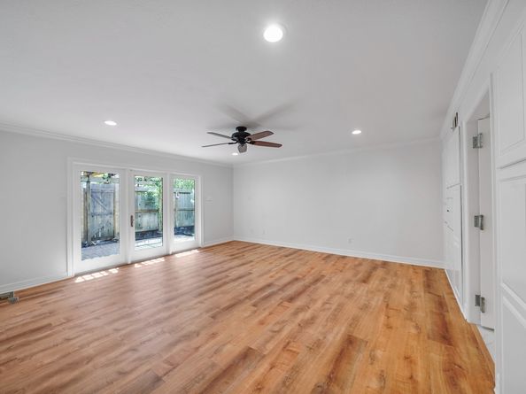 910 Enclave Parkway, Houston TX 77077