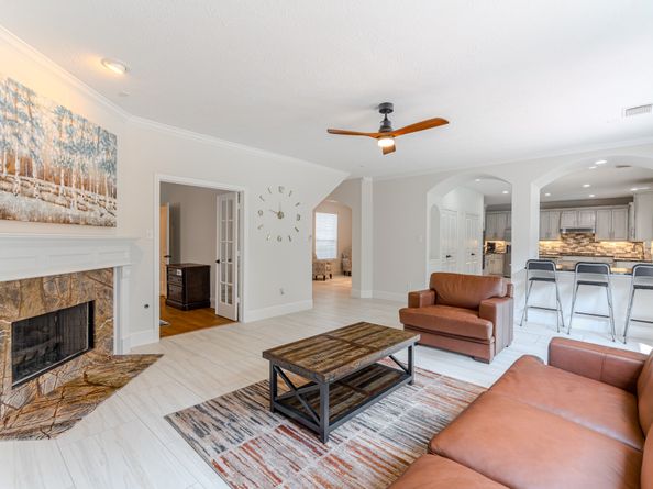 7 Stickley Court, The Woodlands TX 77382