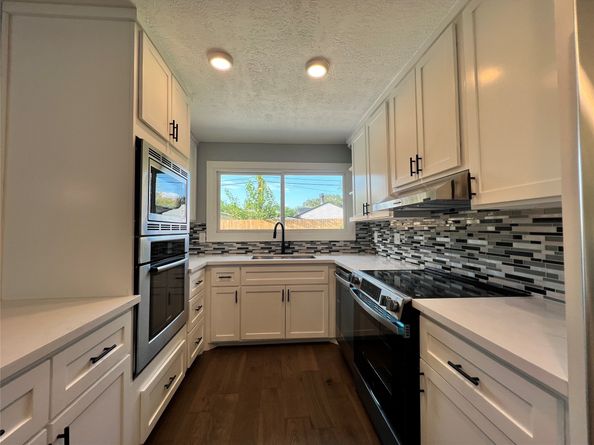 4842 Hummingbird Street, Houston TX 77035