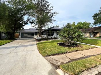 4842 Hummingbird Street