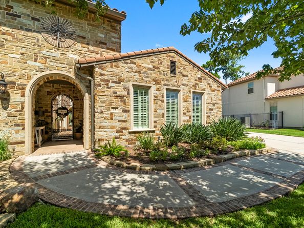 18 N Shasta Bend Circle, The Woodlands TX 77389