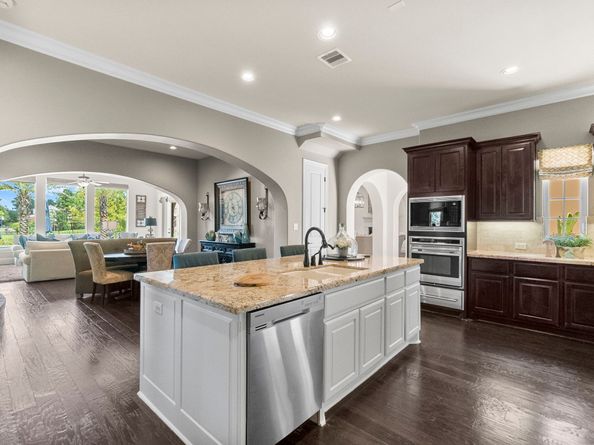 18 N Shasta Bend Circle, The Woodlands TX 77389