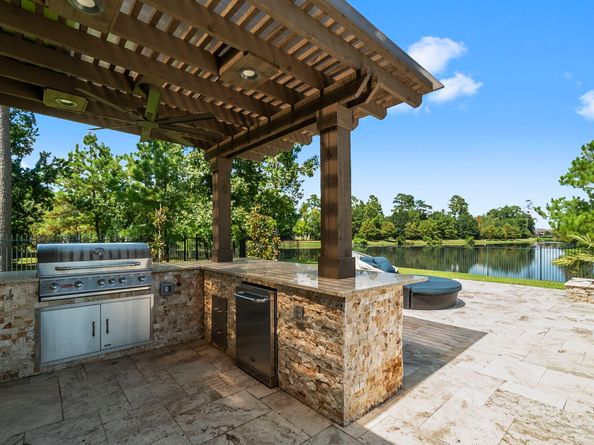18 N Shasta Bend Circle, The Woodlands TX 77389