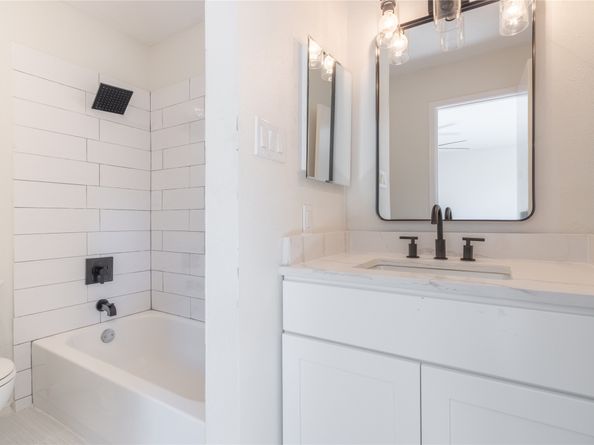 9850 Pagewood Lane 909, Houston TX 77042