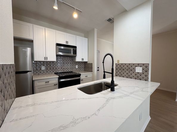 9850 Pagewood Lane 909, Houston TX 77042
