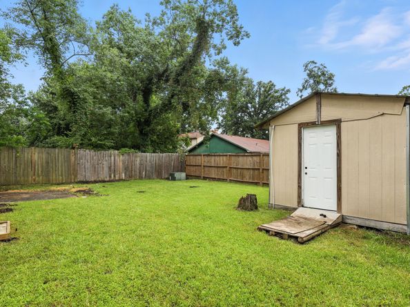8611 Valley Ledge Drive, Houston TX 77078