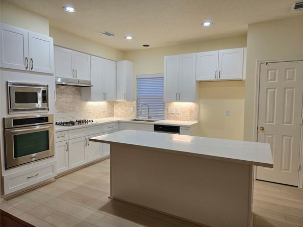 3138 Waters Way Drive, Sugar Land TX 77478