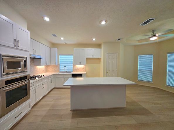 3138 Waters Way Drive, Sugar Land TX 77478