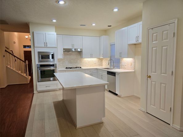 3138 Waters Way Drive, Sugar Land TX 77478