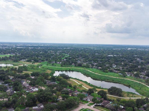 15307 Seahorse Drive, Houston TX 77062