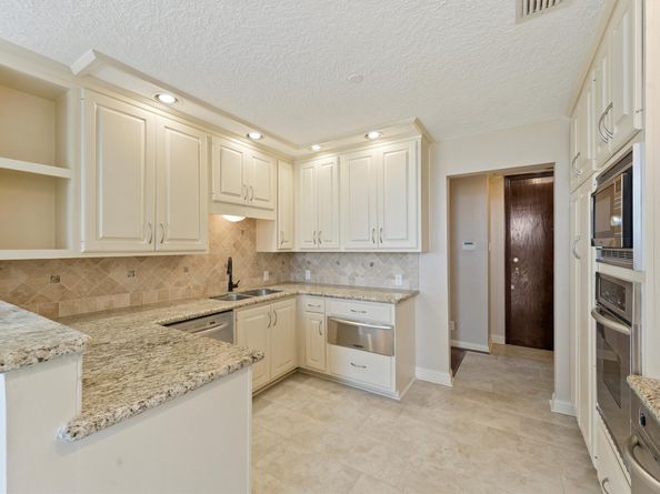 3350 Mccue Road 2301, Houston TX 77056