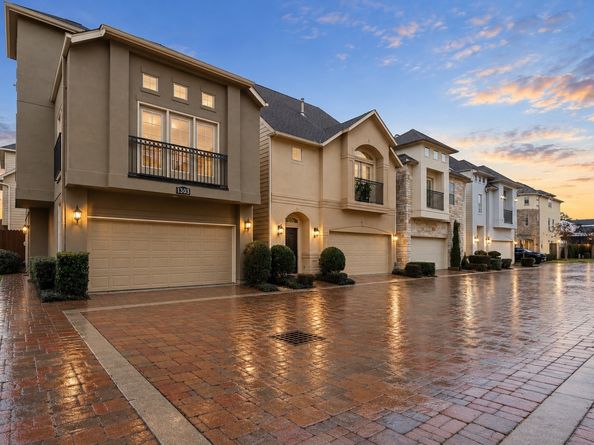 1303 Sherwood Point Lane, Houston TX 77043