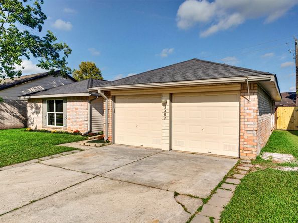 2402 Colonial Ridge Drive, Friendswood TX 77546