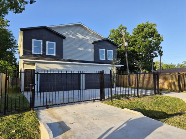 3510 Grassmere Street A/B, Houston TX 77051