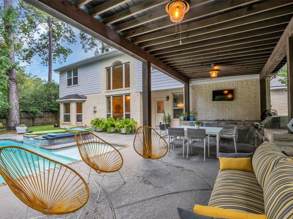 2 Glistening Pond Place, The Woodlands TX 77382