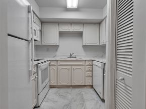 5050 Ambassador Way 218, Houston TX 77056