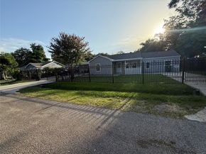 5701 LUNA Street, Houston TX 77076